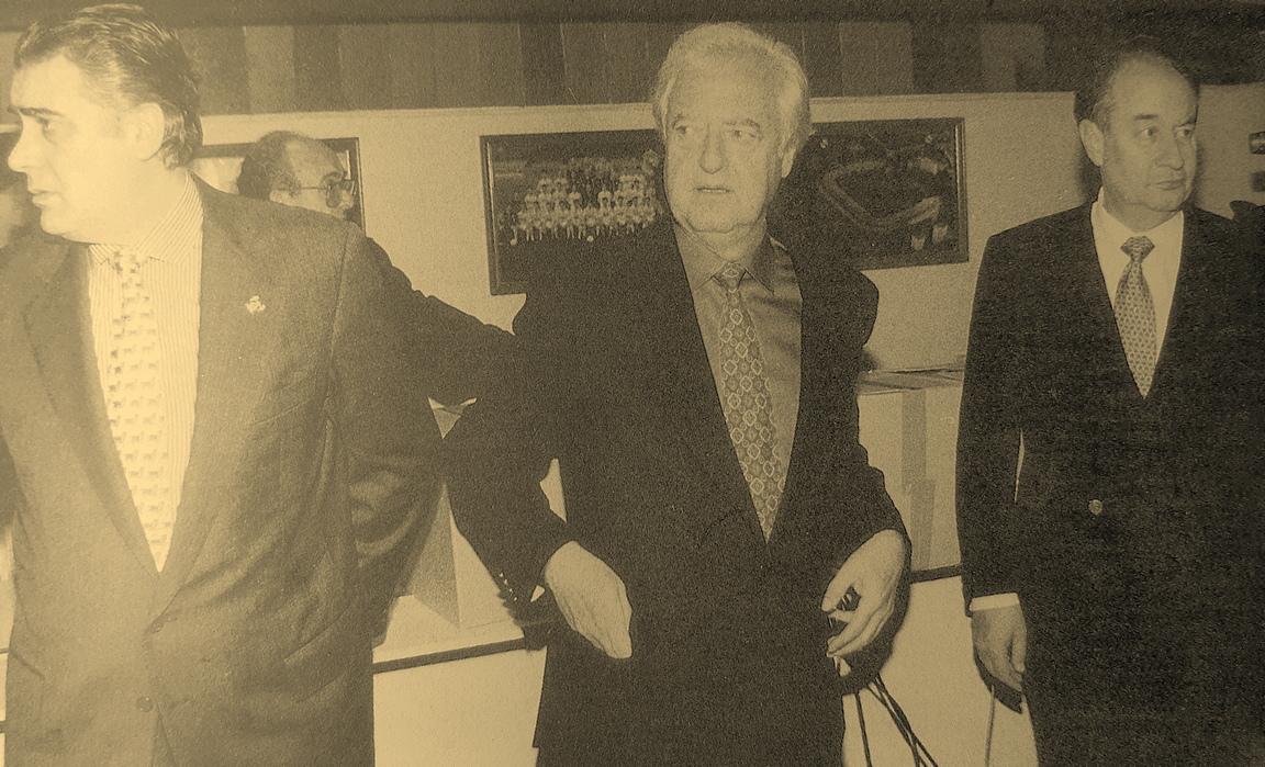 Sanz. Mendoza y Villar Mir en 1995