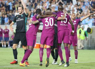 Los jugadores del City celebran el gol de Otamendi